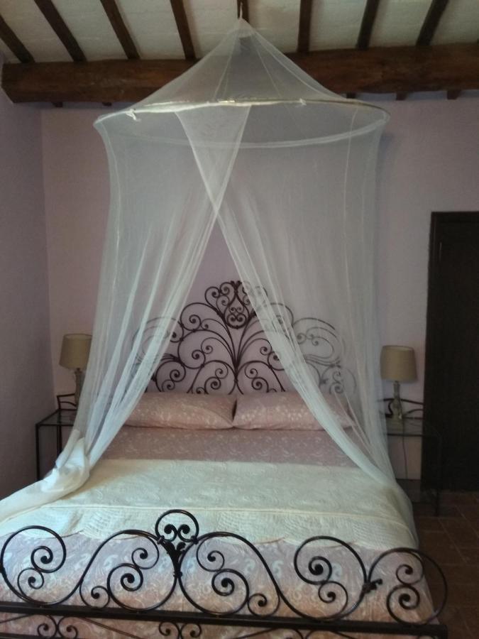 B&B La Luna Nel Pozzo โตดี ภายนอก รูปภาพ