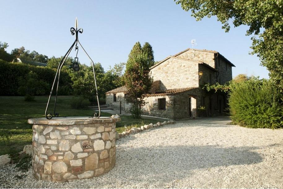 B&B La Luna Nel Pozzo โตดี ภายนอก รูปภาพ