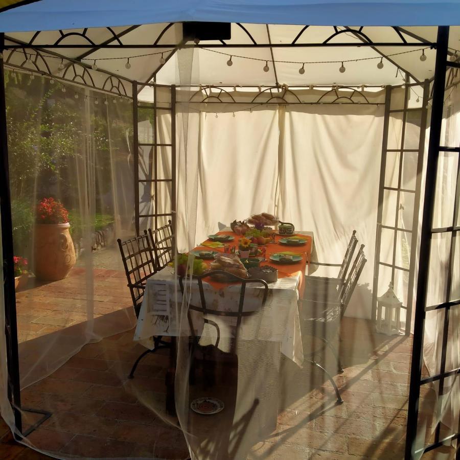 B&B La Luna Nel Pozzo โตดี ภายนอก รูปภาพ